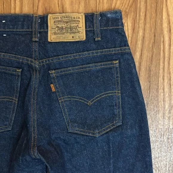 Levi’s Vintage 40509 Dark Straight Jeans Size 31 x 32 USA 100% Cotton Orange Tab